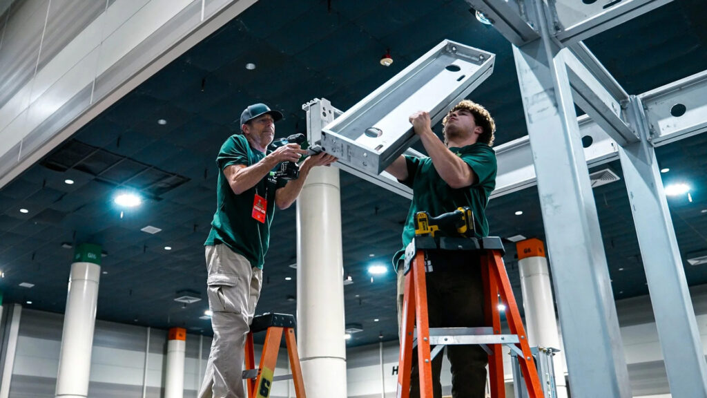 How to Become a Trade Show Coordinator