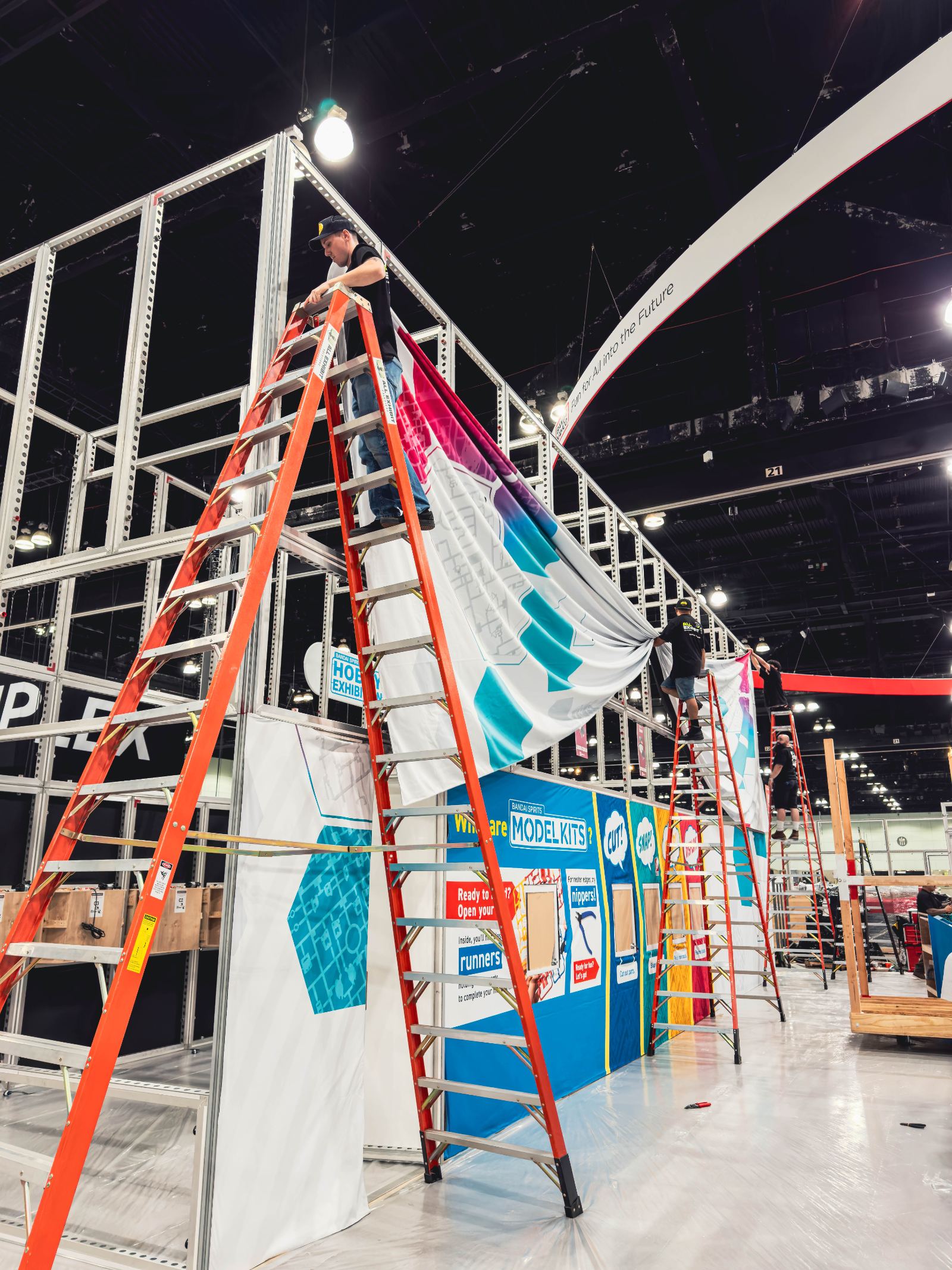 All Exhibit Solutions crew on the show floor
